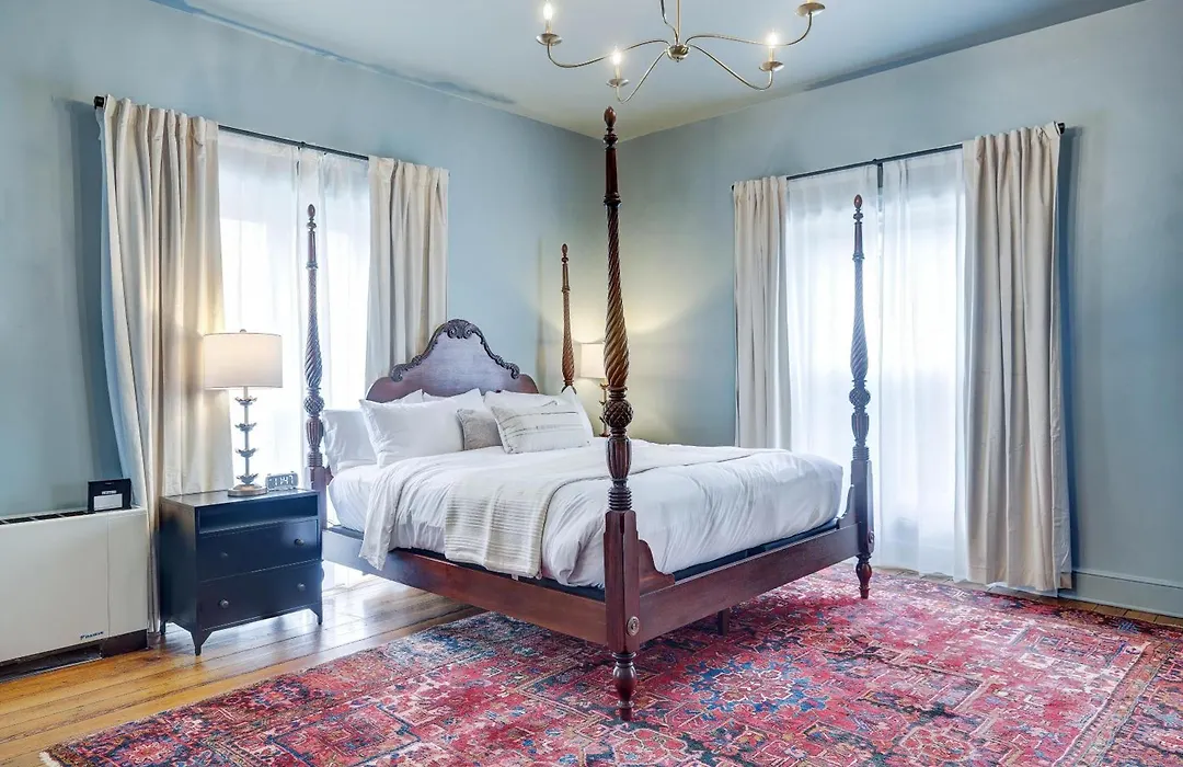 200 South Street Inn-1